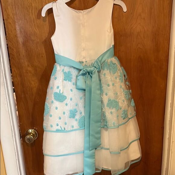 White and Blue Sleeveless Dress - Picture 4 of 5